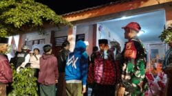 TNI Perkuat Tanggap Darurat, Babinsa dan Relawan Jamin Bantuan Tepat Sasaran di SMPN 02 Pronojiwo