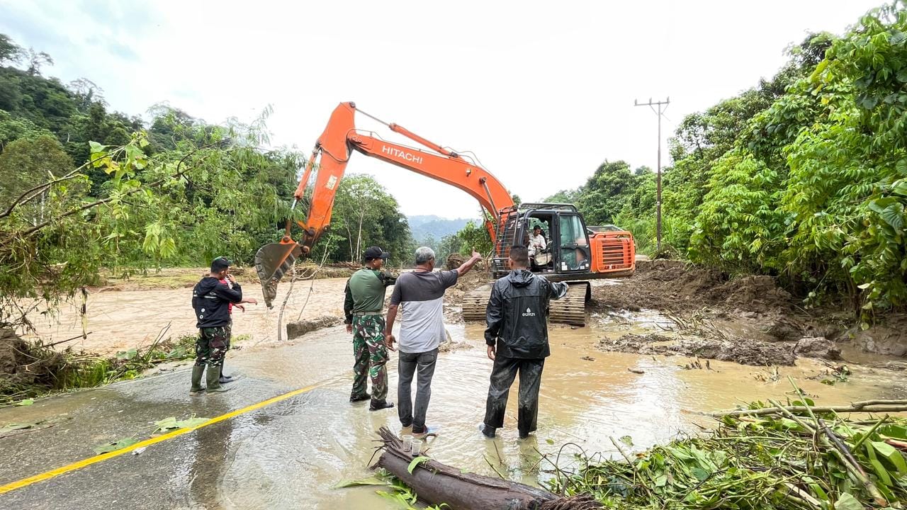 TNI Gerak Cepat di Aceh: Evakuasi, Bantuan Logistik, dan Posko Kesehatan Dimaksimalkan