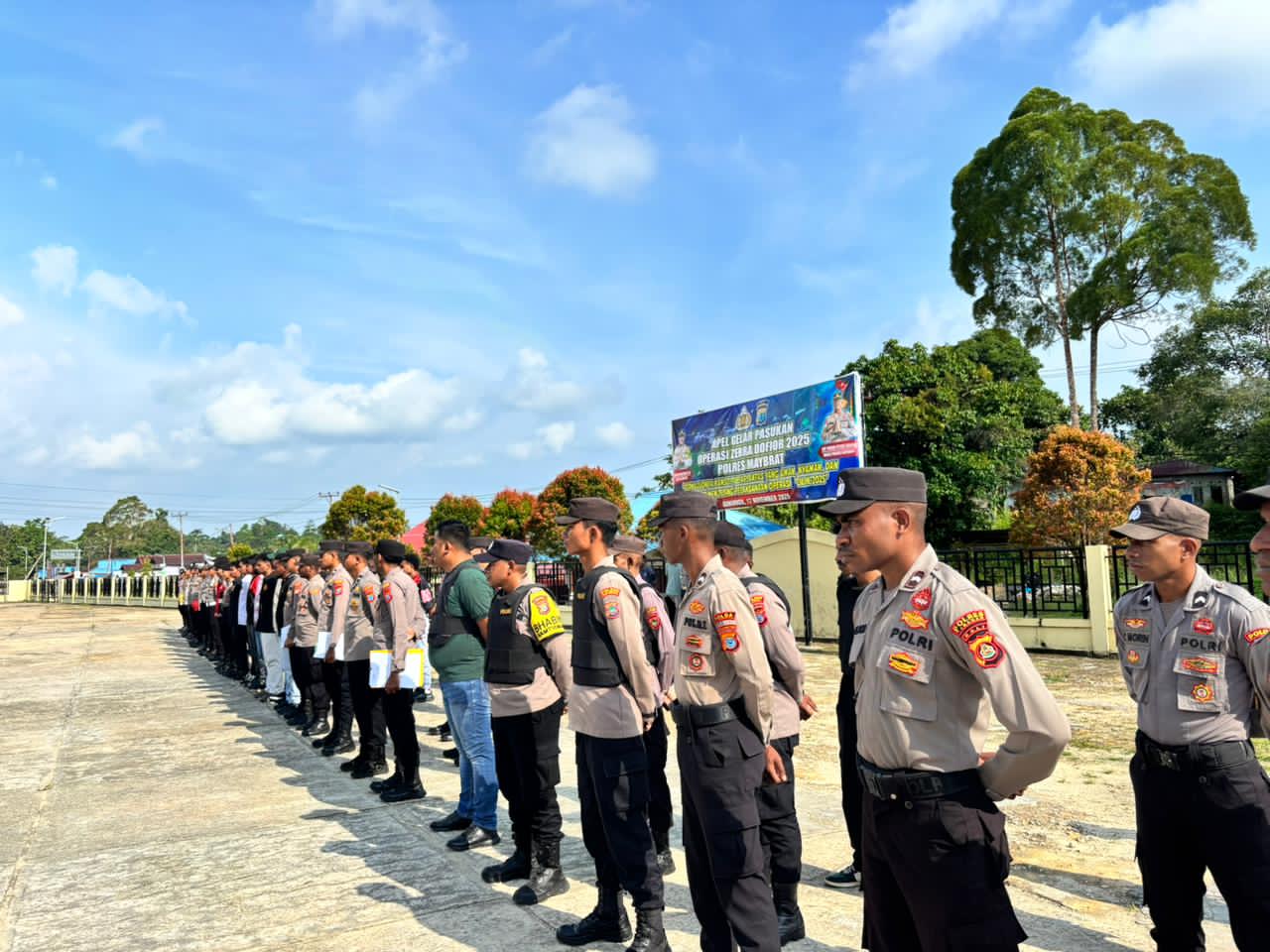 Kapolres Maybrat Pimpin Langsung Apel Siaga Antisipasi Kamtibmas Jelang 1 Desember 2025