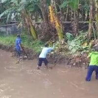 Aksi Kolektif Cegah Bencana, Koramil Dringu Pimpin Kerja Bakti di Bantaran Sungai Wonopaten