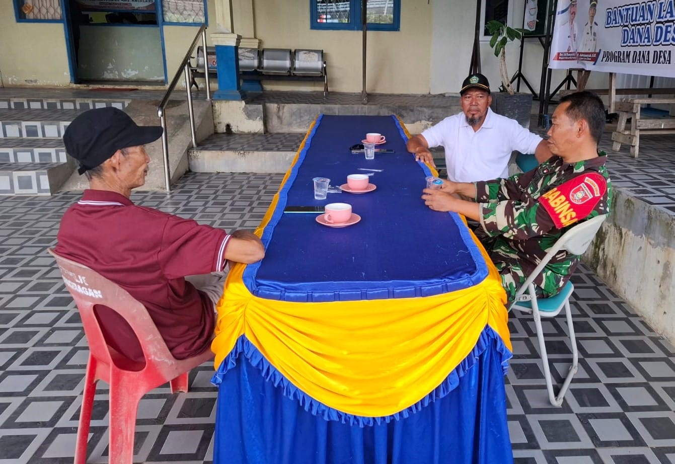 Babinsa dan Aparatur Desa Jalin Silaturahmi Lewat Kegiatan Komunikasi Sosial