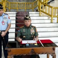 Panglima TNI Berikan Kuliah Umum kepada 111 Pasis Sesko TNI dan Resmikan Lapangan Olahraga Sesko TNI