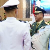 Atlet Juara Dunia Angkat Besi Rizki Juniansyah, Kini Resmi Sandang Pangkat Letnan Dua