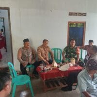 Wujudkan Rasa Aman, Babinsa Koramil Srengat Pantau Ibadah Natal di GPDI Togogan