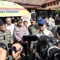 Panglima TNI Dampingi Presiden RI Tinjau Lokasi Bencana Tapanuli Tengah dan Padang
