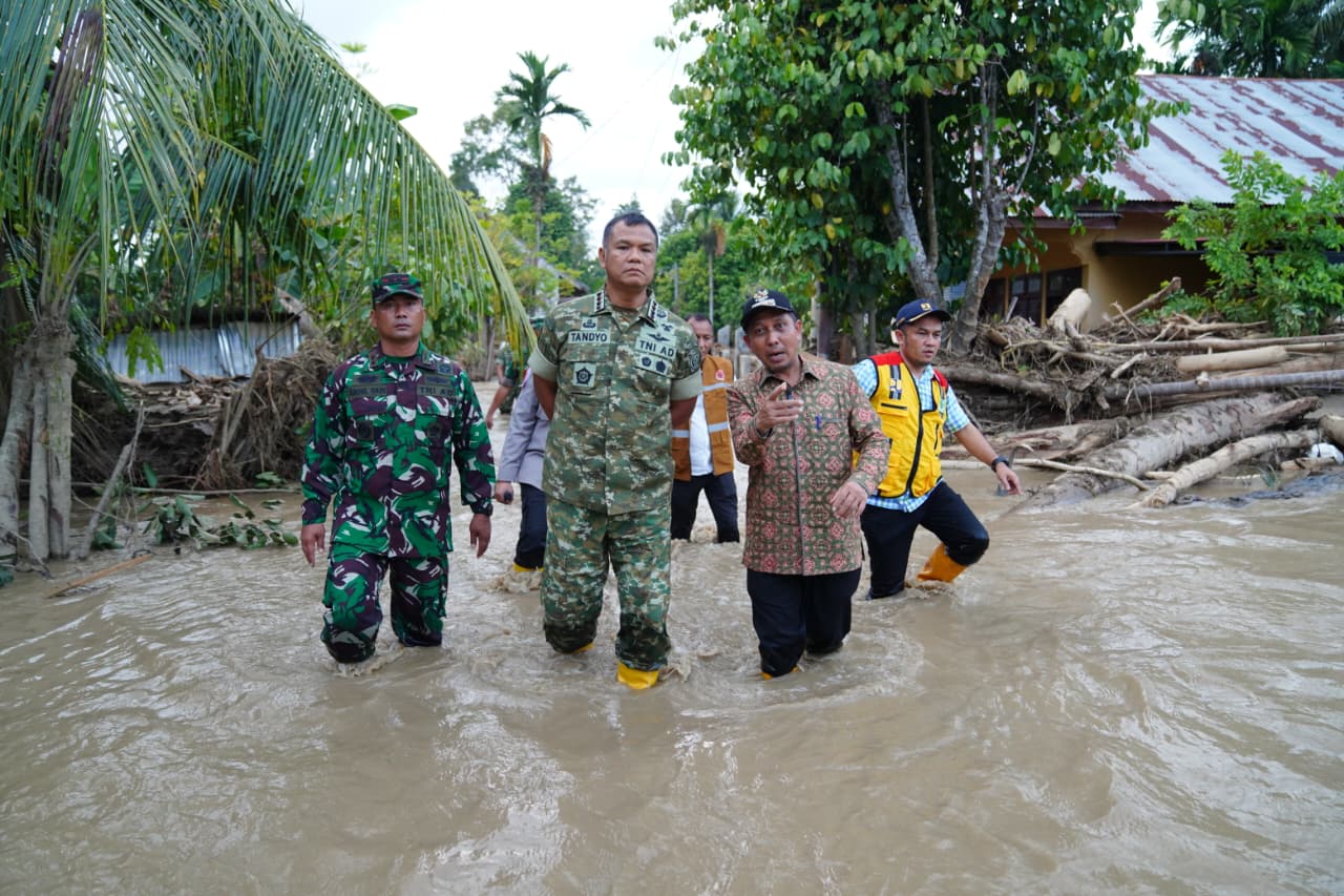 Wakil Panglima TNI Tinjau Pengungsi Banjir di Takengon dan Pidie Jaya