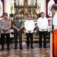 Panglima TNI Dampingi Menko Polkam Tinjau Pengamanan Gereja Jelang Natal 2025