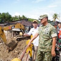 Wakil Panglima TNI Tinjau Wilayah Terdampak Banjir di Sumut dan Sumbar