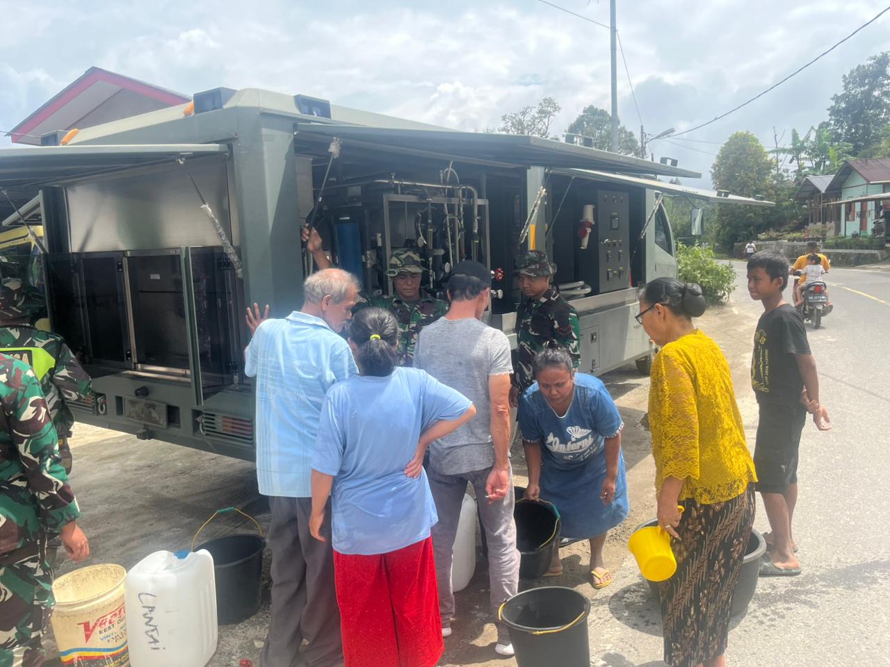 Mobil RO Yon Zipur 1/DD Siap Pastikan Ketersedian Air Bersih Di Tapanuli Utara