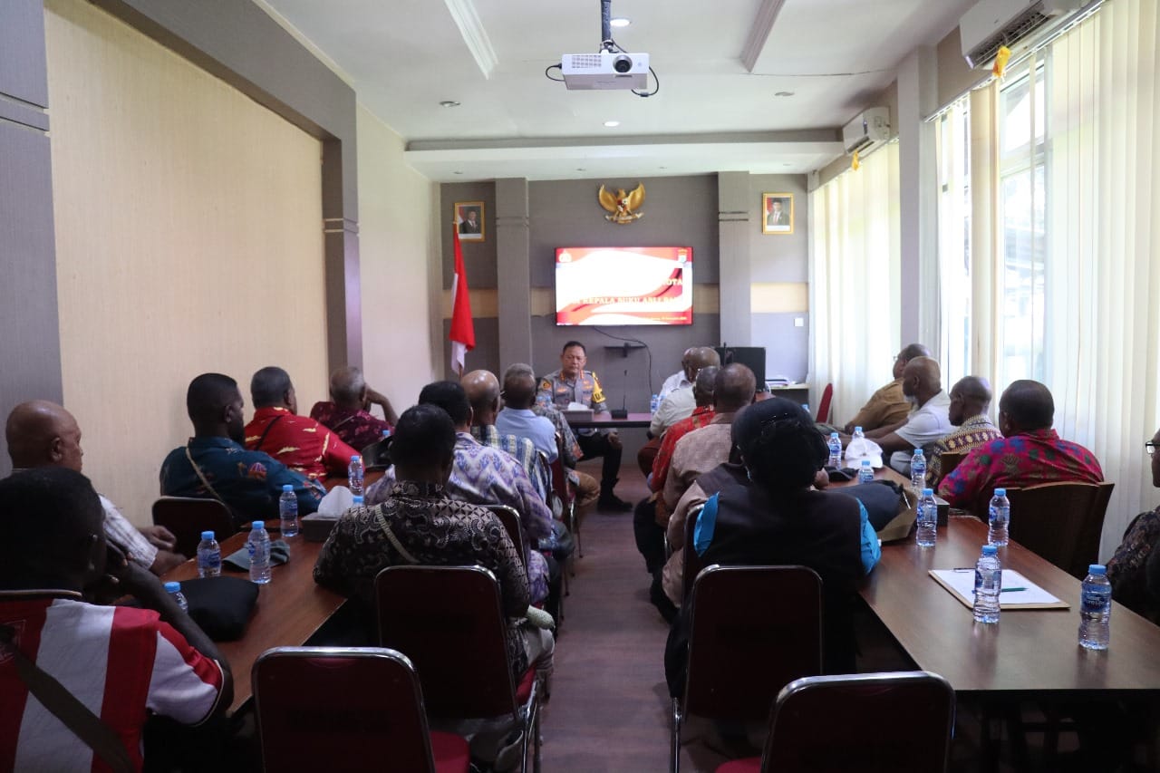 Polresta Sorong Kota Perkuat Sinergi dengan Kepala Suku Asli Papua Jaga Kamtibmas Jelang Natal