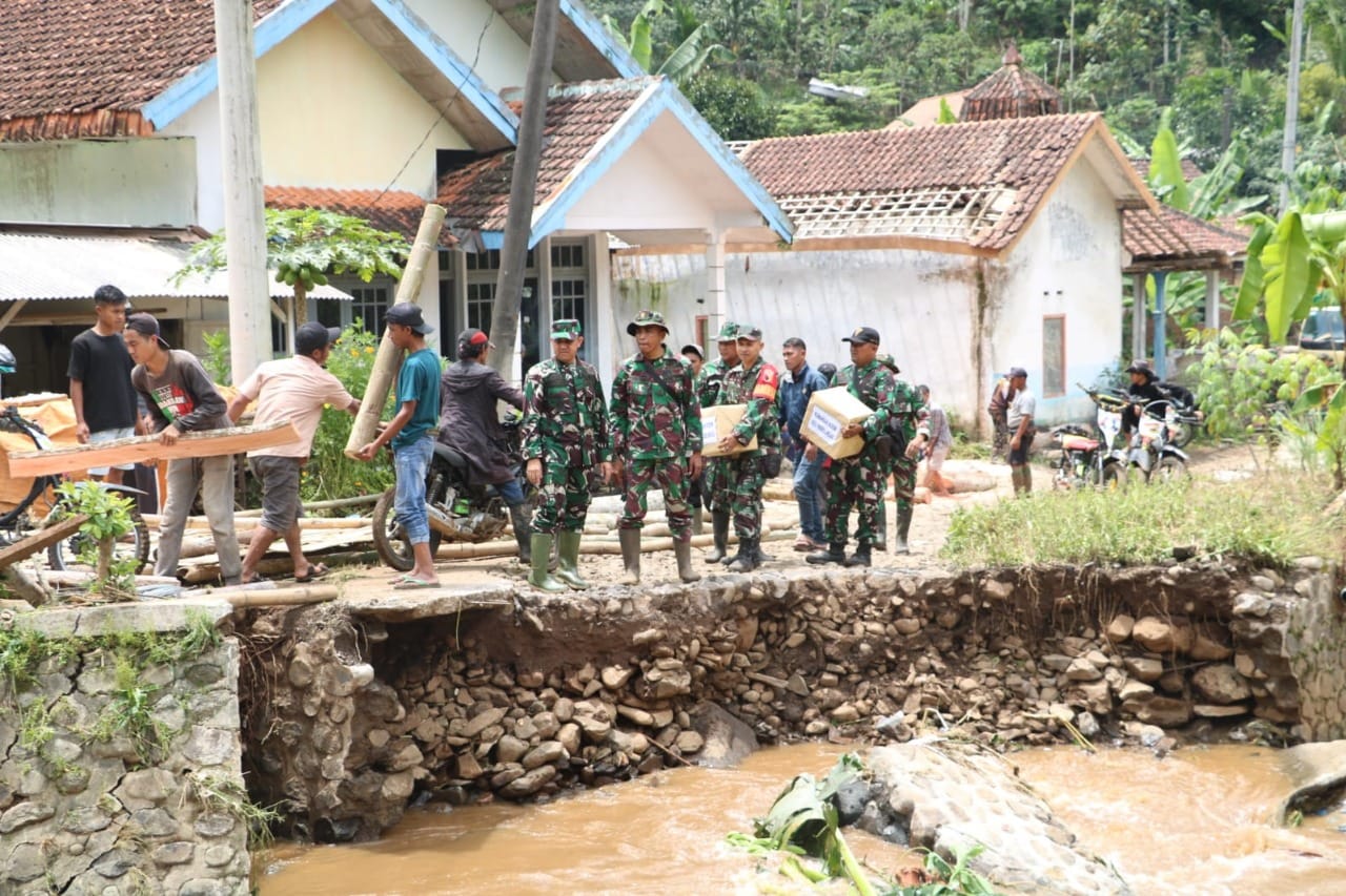 Dandim 0820 Probolinggo Tegaskan Penanganan Bencana Tiris Fokus Akses dan Keselamatan Warga