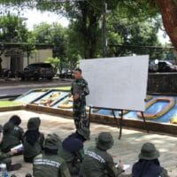 Pelatih Terbaik Yonif 2 Marinir Turunkan Ilmu Bertahan Hidup di Hutan dan Kesehatan Lapangan kepada Siswa Siswi Ombudsman
