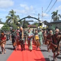 Dandim 1710/Mimika Sambut Kedatangan Danrem 173/PVB Dalam Kunjungan Kerjanya Ke Kodim 1710/Mimika