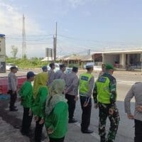 Pengamanan Diperketat di Exit Tol Leces, Koramil Pastikan Nataru Aman dan Kondusif