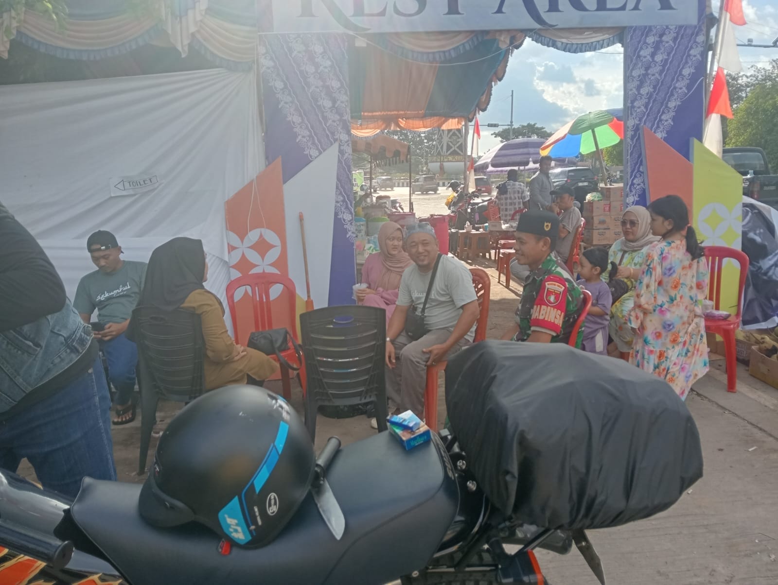 Babinsa Koramil Tanta–Murung Pudak Laksanakan Pengamanan dan Pelayanan Jamaah Haul Guru Sekumpul