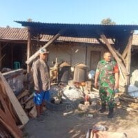 Babinsa Turun Langsung, UMKM Garam di Wonomerto Didorong Naik Kelas