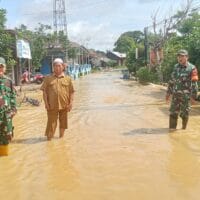 Koramil 1008-06/Banua Lawas–Pugaan Laksanakan Pemantauan Banjir di Desa Sungai Hanyar