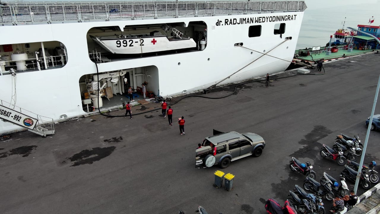 Tanjung Datu-301 Salurkan Bantuan Korban Bencana di Sumatra