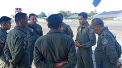 TNI Dropping Logistik dengan Metode Airdrop di Gayo Lues