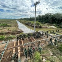 TNI Bangun Empat Jembatan Bailey di Sumbar