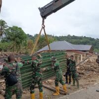 Yonzipur I/DD Rampungkan Pemasangan Jembatan Bailey di Anggoli