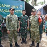 Panglima TNI Dampingi Presiden RI Tinjau Pengungsi, Huntara, dan Infrastruktur di Sumbar