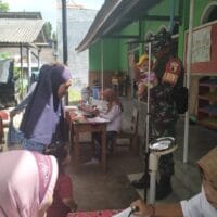Babinsa Kelurahan Rembang Dampingi Kegiatan Penimbangan Balita Bersama Kader Posyandu