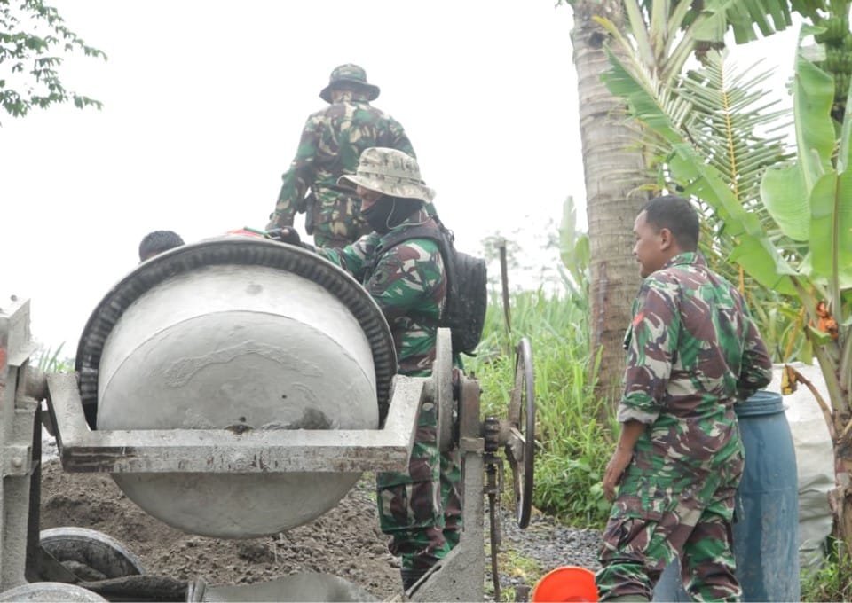 Sinergi Kodim 0808/Blitar Dan Warga, Bangun Jembatan Perintis Garuda Bendosewu Segera Rampung