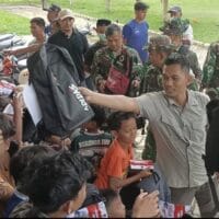 Hadirkan Senyum Anak-Anak Aceh, TNI Salurkan Ribuan Paket Alat Sekolah