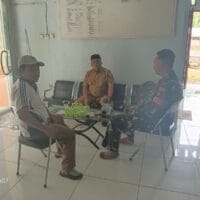 Babinsa Koramil Muara Uya–Jaro Anjangsana ke Kantor Desa Uwie, Perkuat Sinergi dan Silaturahmi