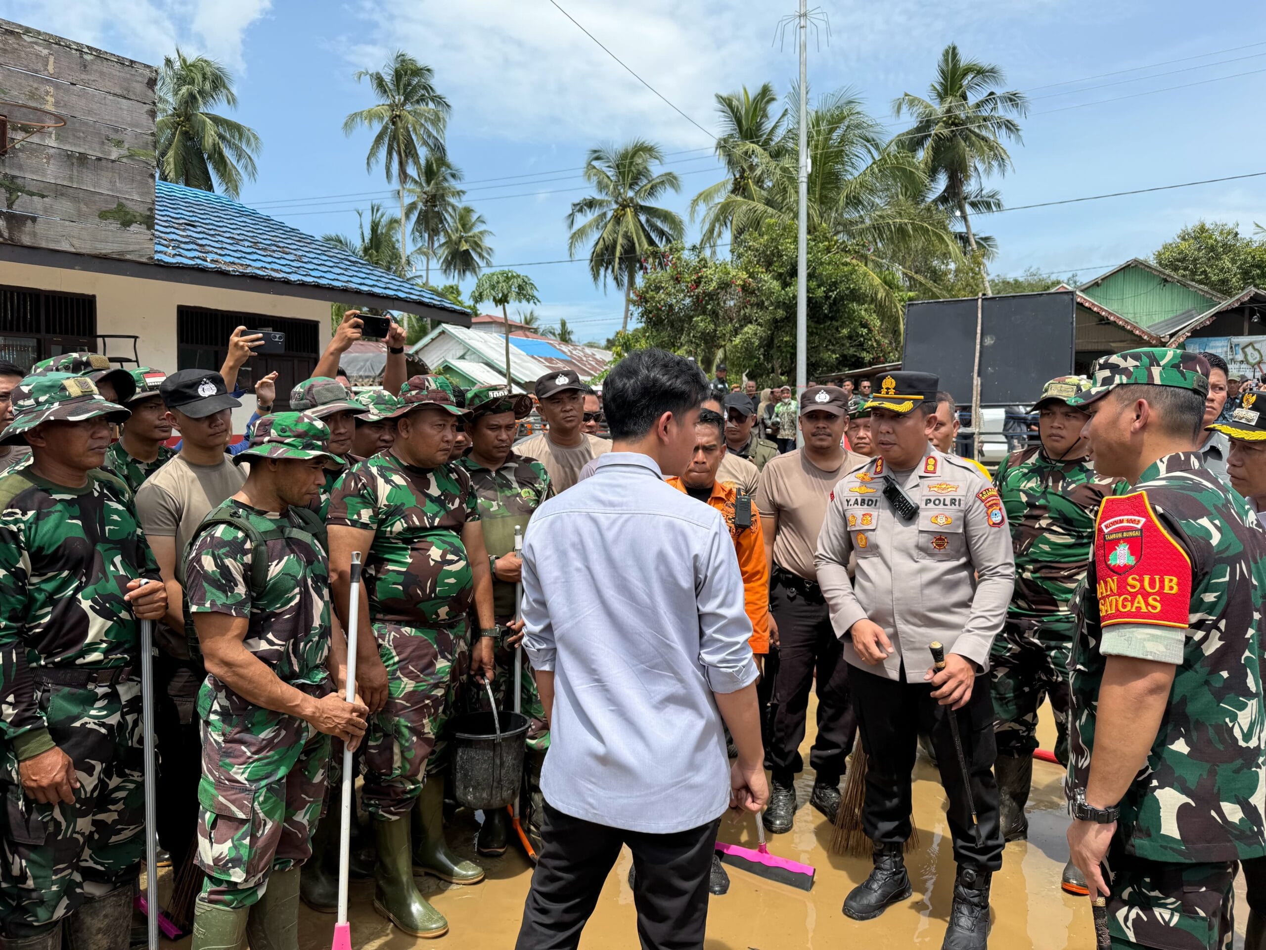 Kunjungan Wapres RI di Balangan Berjalan Aman, Dandim 1002/HST Dampingi Peninjauan Sekolah