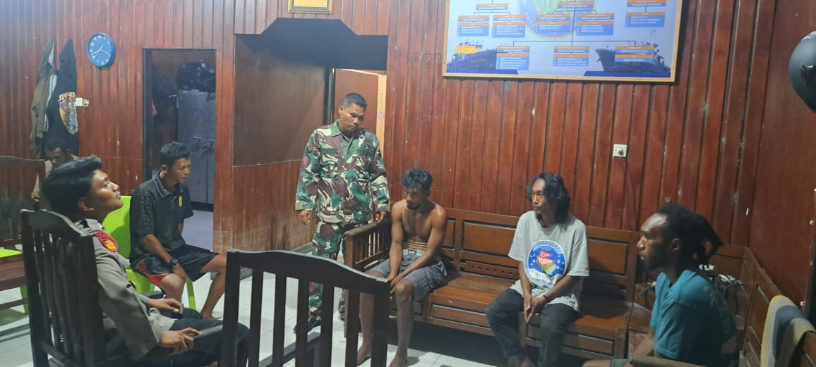 Aksi Babinsa Koramil Agimuga Bersama Personel Lanal Timika Amankan Pengedar Sekaligus Pemakai Narkoba