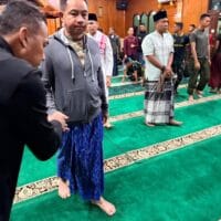 Panglima TNI Sholat Subuh Berjamaah Bersama Prajurit Satgas Pamtas RI-PNG Mobil