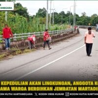 Wujud Kepedulian Akan Lingkungan, Anggota Koramil Bersama Warga Bersihkan Jembatan Martadipura