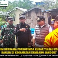 Dandim Bersama Forkopimda Kukar Tinjau Kondisi Banjir di Kecamatan Kembang Janggut