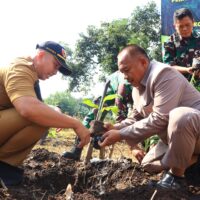 Mendukung Program Ketahanan Pangan, Koramil 0820-02/Wonoasih Melakukan Penanaman Pisang Cavendish