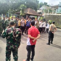 Danramil 0820-08/Sukapura Pimpin Kerja Bakti Pembersihan Pasar Sukapura