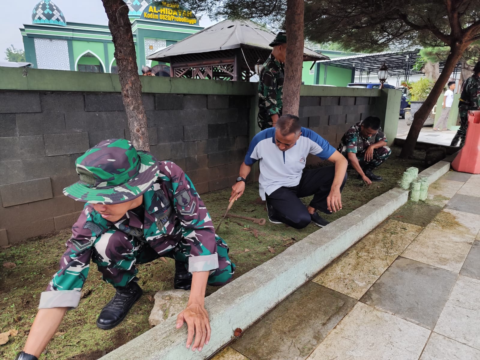 Kodim 0820/Probolinggo Gelar Senam Bersama Dan Bersih-Bersih Lingkungan