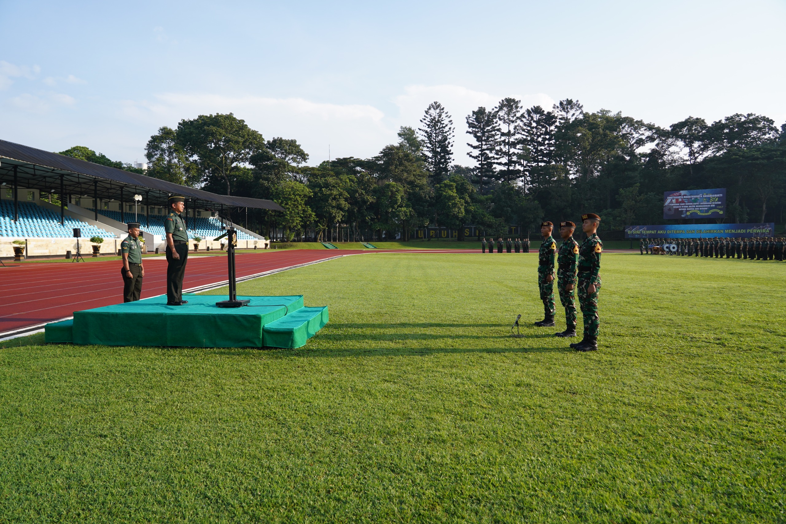 Upacara Bendera Pekan Kedua Februari 2026 Taruna dan Organik Akademi Militer
