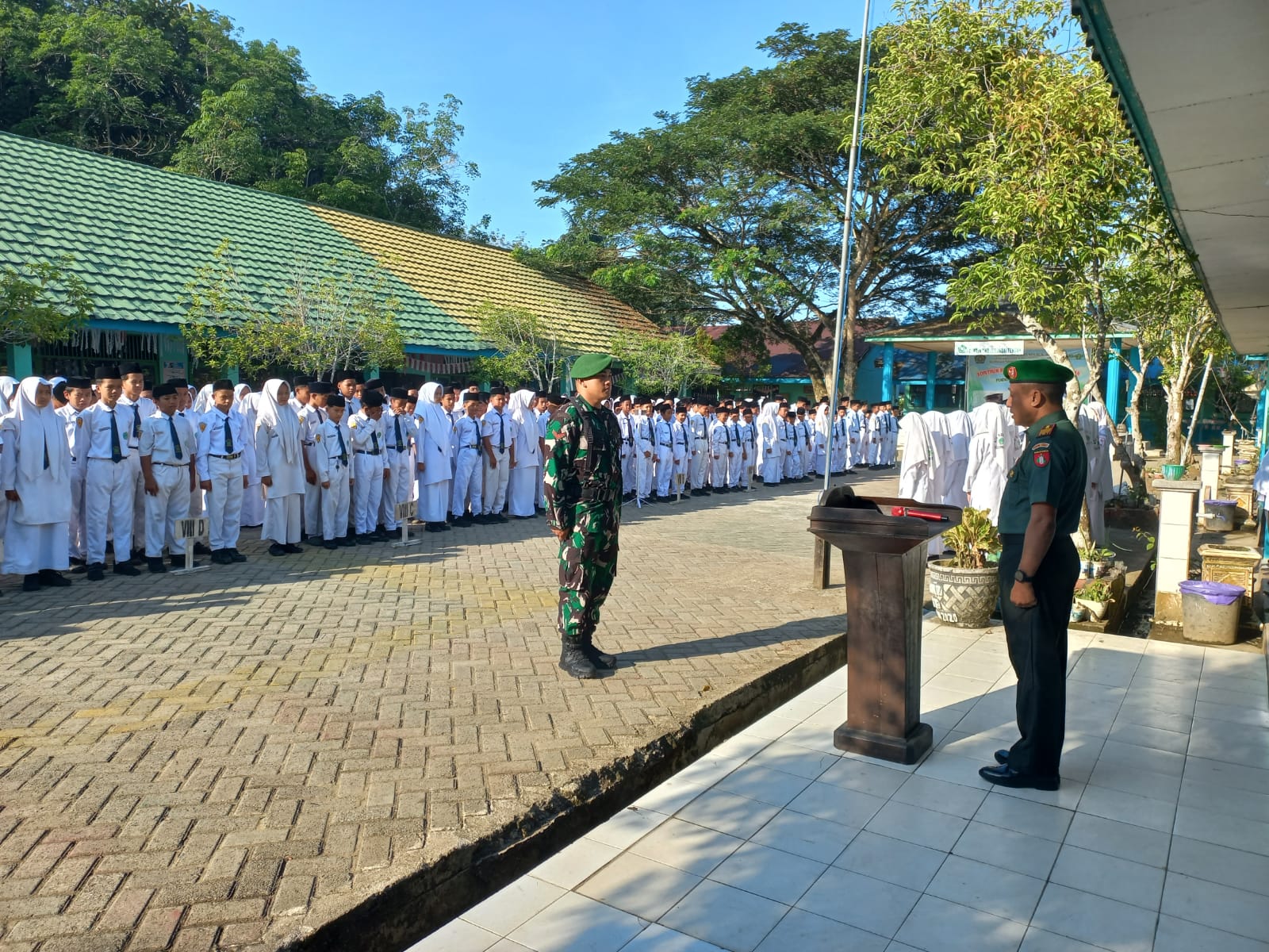 Perkuat Karakter Pelajar, Danramil 1002-02/BAU Jadi Pembina Upacara di MTsN 7 HST