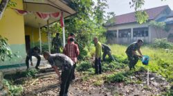 Koramil 1008-05/Kelua-Muara Harus Bersama Kecamatan Kelua Gelar Pembersihan Sektor Umum