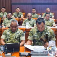 Wapang TNI dan Wamenhan RI Bahas Penguatan Alutsista dalam Rapat Kerja Komisi I di DPR RI
