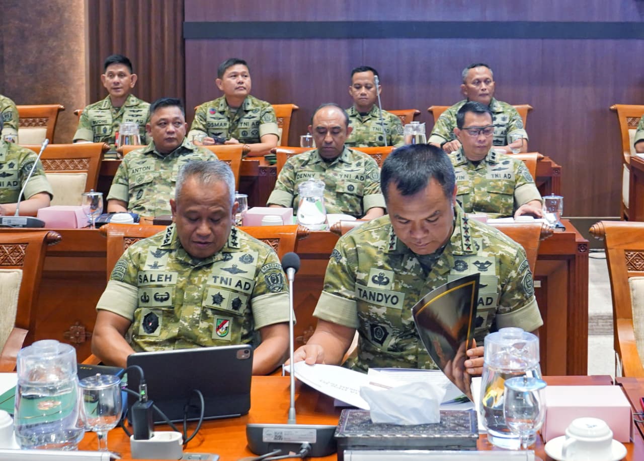 Wapang TNI dan Wamenhan RI Bahas Penguatan Alutsista dalam Rapat Kerja Komisi I di DPR RI