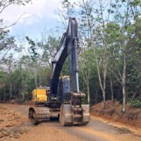 Percepat Pembangunan Jalan, Kodim 1008/Tabalong Turunkan Excavator di TMMD ke-127