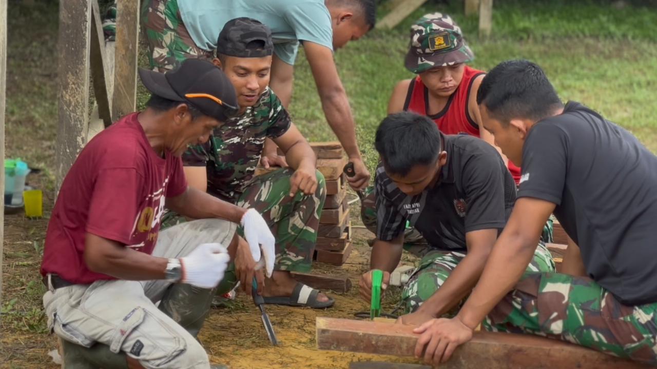 Dari Tering Lama untuk Masa Depan, TNI dan Warga Satukan Tenaga Bangun Sumber Air Dari Tering Lama untuk Masa Depan, TNI dan Warga Satukan Tenaga Bangun Sumber Air