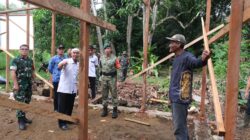 Dansatgas TMMD Wiltas Ke-127 Bersama Kabid Perkim Tinjau Progres RTLH di Linggang Amer