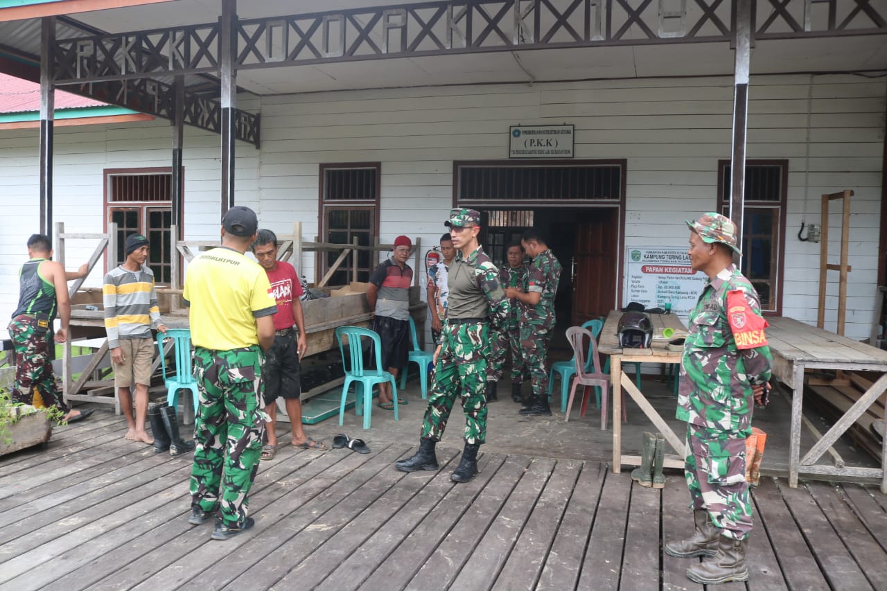 Dansatgas TMMD Wiltas Ke-127 Tinjau Lokasi TMAB dan MCK di Kampung Tering Lama