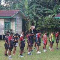 Meski Berpuasa, Anggota Satgas TMMD Wiltas Ke-127 Tetap Semangat Laksanakan Senam Pagi