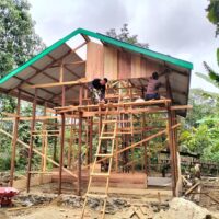 Penuh Ketelitian, Satgas TMMD Pasang Dinding RTLH