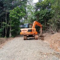 Pembangunan Badan Jalan TMMD ke-127 Kodim 1008/Tabalong Masuk Tahap Perapian Parit Drainase